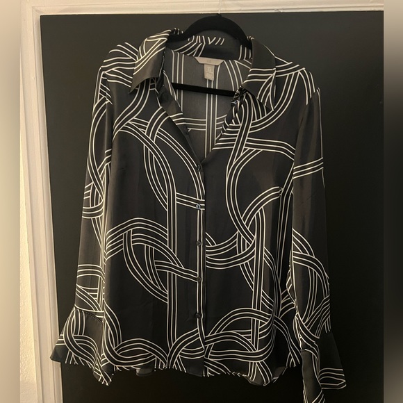 Silk top 💙🤍 - Picture 1 of 2